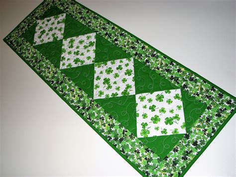 St. Patrick's Day Quilted Table Runner, Shamrock Table Runner, Green and White Table Mat, 13"x36 ...
