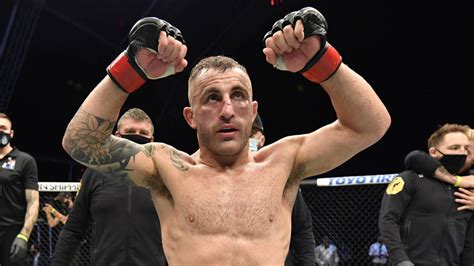 UFC featherweight champ Alexander Volkanovski reveals COVID ...