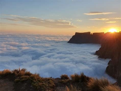 Sunrise from Sentinel Peak, Drakensberg : r/hiking