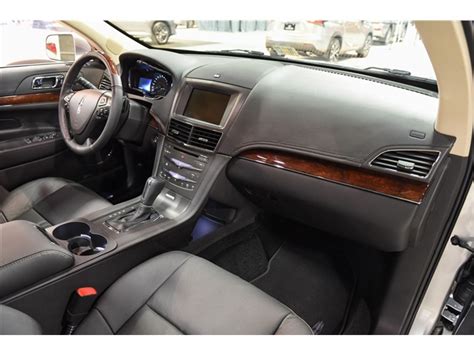 2018 Lincoln MKT: 48 Interior Photos | U.S. News