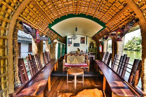 Book your Kerala Houseboat Rental: Staytopia Guide - Staytopia