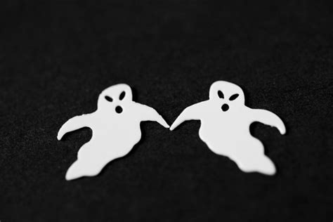 Image of 2 ghosts in love | CreepyHalloweenImages
