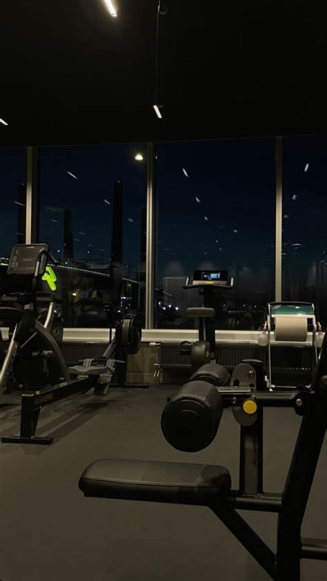 dark aesthetic gym - fitness - wellness in 2023 | Gym life, Night ...