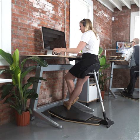 Safco Focal Upright Locus Standing Desk Stool & Mat – Ergo Standing Desks