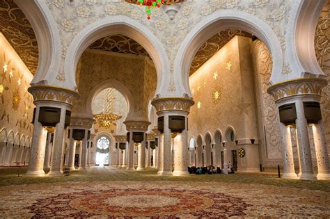 A Visit to the Sheikh Zayed Grand Mosque - Earth Trekkers