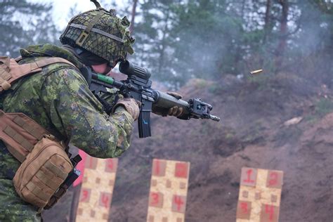 Canadian Armed Forces on Twitter: "Eyes on target! 🎯 #CAF members ...