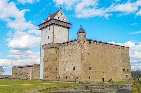 Herman Narva Castle facade, Narva, Estonia. — Stock Photo © tuulijumala ...