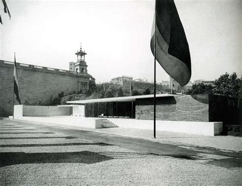 History - Barcelona Pavilion