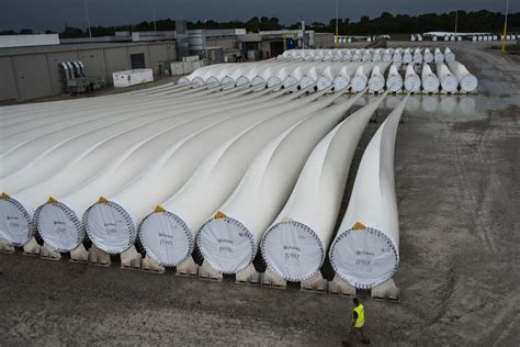 A Recycling Plan to Clear Wind Turbine Blades From Graveyards - Bloomberg