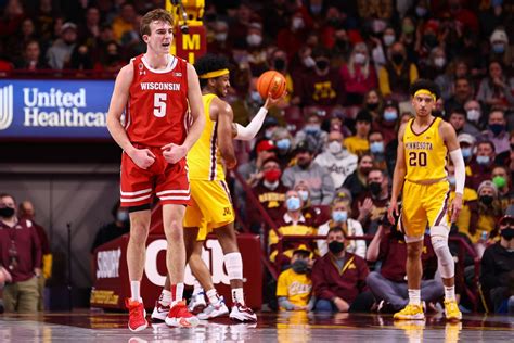 Wisconsin Badgers men’s basketball: UW outlasts Minnesota to earn a ...