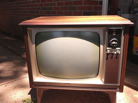 Vintage 1960's Zenith swivel base color TV | Vintage television ...