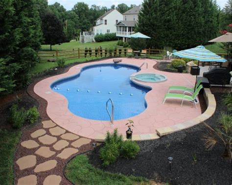 11 Simple Pool Landscaping Ideas That Fit Your Budget | Medallion Energy