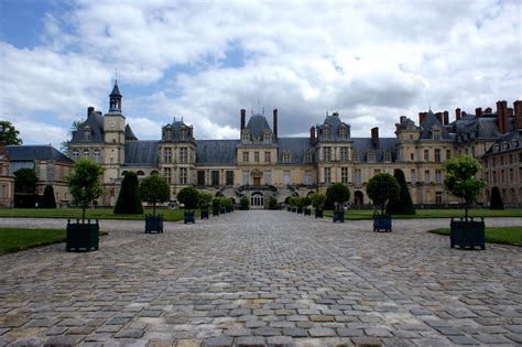 Fontainebleau (2) | The main entrance of Castle Fontaineblea… | Joost Nijhof | Flickr