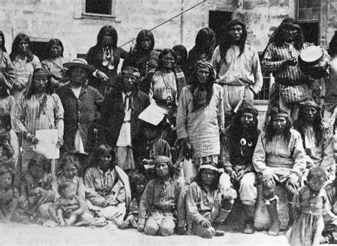 Chriricahua group, 2nd from left: Nana | Povos ameríndios, Looks black, Cultura