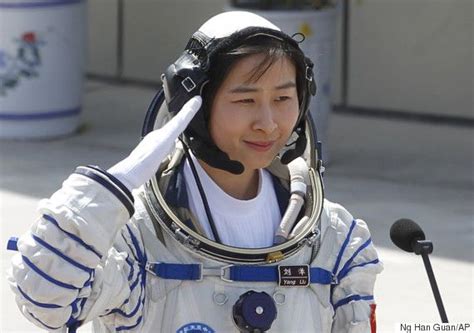 Meet 12 Women In STEM Who Just Broke The Glass Ceiling | Women, Astronauts in space, Astronaut