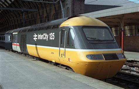 InterCity 125 unit at King's Cross 1985 | Train, Diesel locomotive ...