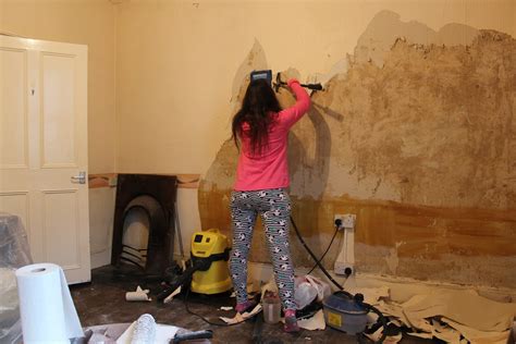 Tips for Easy Wallpaper Removal - Kezzabeth | DIY & Renovation Blog