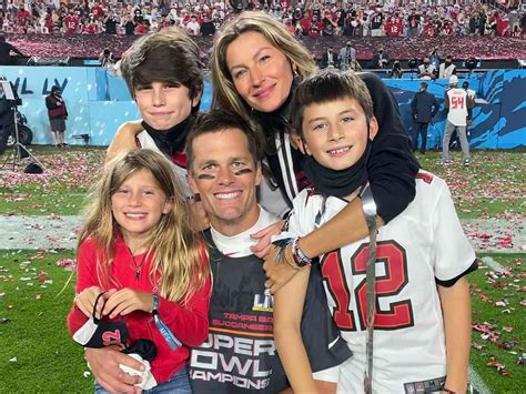 Gisele Bündchen Out with Kids After She, Tom Brady Hire Divorce Lawyers