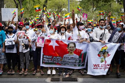 Protesters waving the Myanmar flags and shout - The Shot