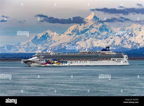 Norwegian Jewel Cruise Ship, Yakutat Bay, Alaska, USA, Sunday, May 20, 2018 Stock Photo - Alamy