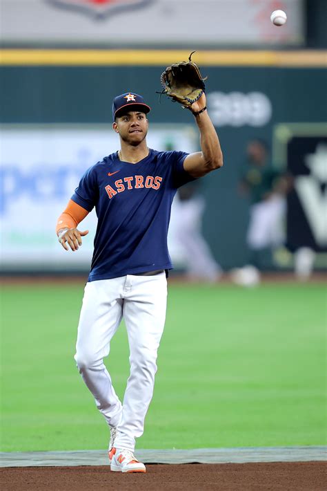 Astros flirt with no-hitter, beat A's to avoid sweep | Reuters