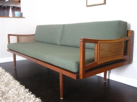 Rhan Vintage. Mid Century Modern Blog.: Mid Century Modern Sofa.