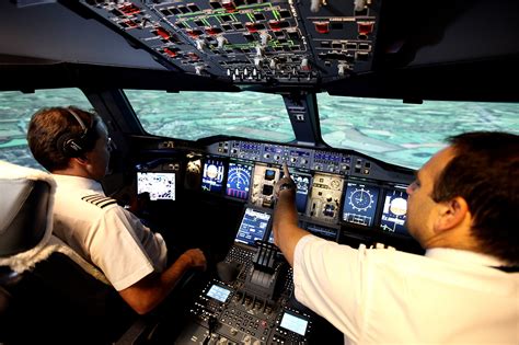 Piloting the Airbus A380 in a flight simulator | Fox News