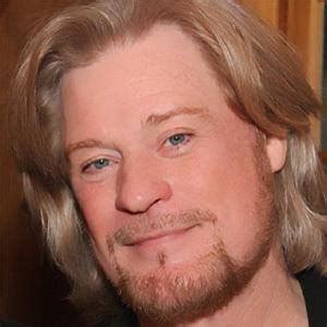 Daryl Hall - Age, Family, Bio | Famous Birthdays