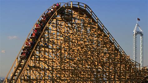 Knott's plans makeover of 17-year-old GhostRider wooden coaster ...