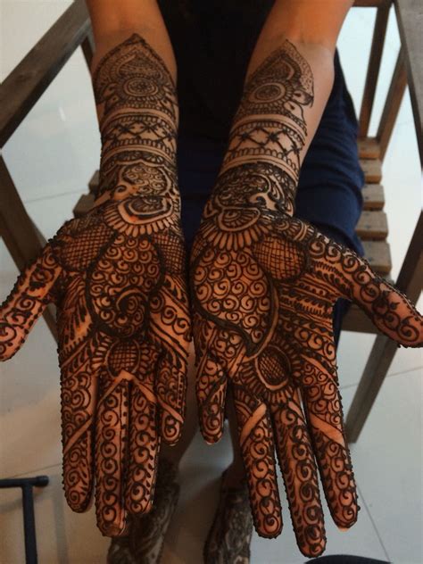 Bridal henna | Henna hand tattoo, Hand henna, Bridal henna