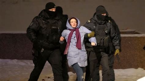 Alexei Navalny dies: Russian police crack down on protests as 'at least ...