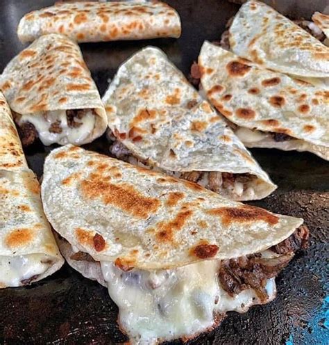 Quesadillas con Carne o Mixtas | Comida, Comida deliciosa, Antojos de comida