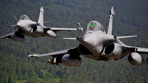 DEFENSE STUDIES: Malaysia Pertimbang Beli Jet Pejuang Rafale