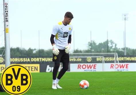 Watch: Dortmund newcomer Gregor Kobel in training