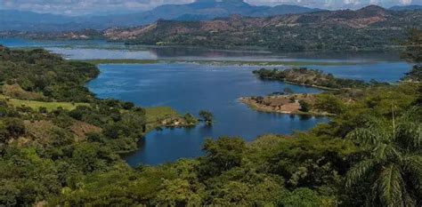 Lakes in El Salvador. Explore these natural wonders.