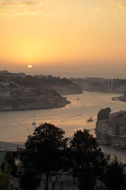 Premium Photo | Sunset in the city of porto