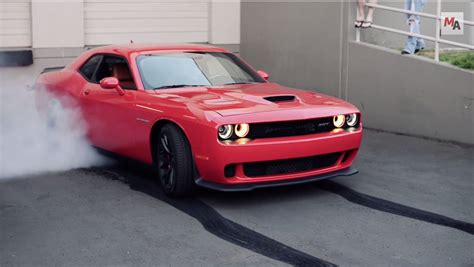 Dodge Challenger SRT Hellcat Burnout, Motor Authority Style: Video