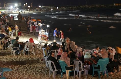 Gaza women seek outdoors escape on summer nights - Tuko.co.ke