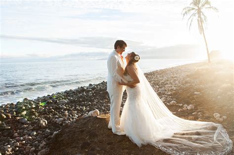 A Tropical Destination Wedding at Sky Dweller Estate in Maui, Hawaii