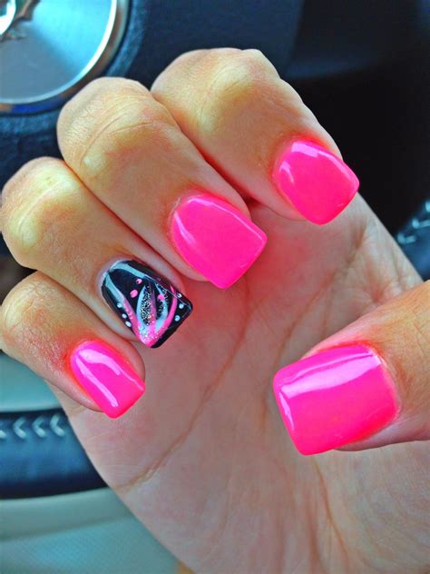 Pink & Black acrylics. Such a pretty design with a neon color. Perfect ...