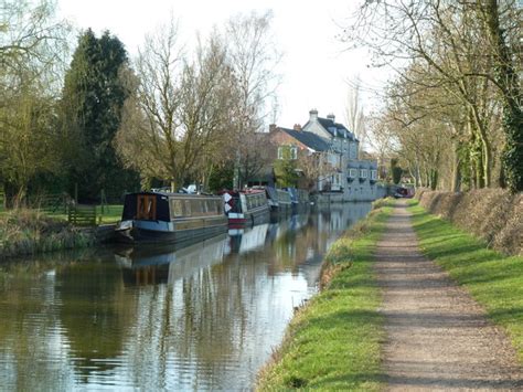 Stratford-upon-Avon Canal © Chris Allen cc-by-sa/2.0 :: Geograph Britain and Ireland