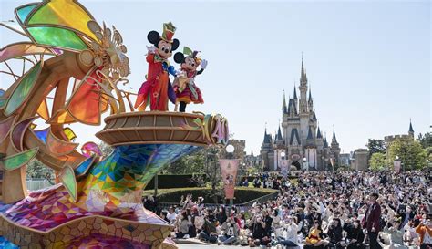 Meriahnya Parade 40 Tahun Tokyo Disneyland - Foto Liputan6.com