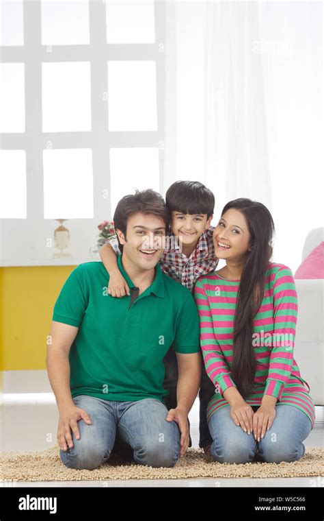 Portrait of family smiling Stock Photo - Alamy