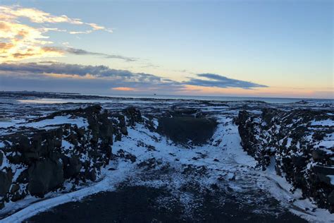 Bridge between continents is were the tectonic plates meet