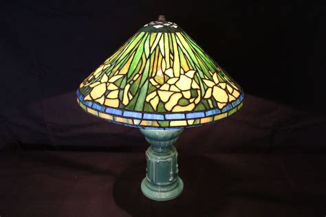 Stained Glass Lamp Shades, Craft Studio, Lamp Design, Arts And Crafts, Table Lamp, Lighting ...