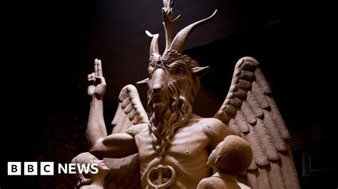 Goat-headed Satanic statue sparks protests in Detroit - BBC News