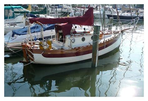 The Falmouth Cutter 22: A Surprisingly Small Cruising Sailboat - SkyAboveUs