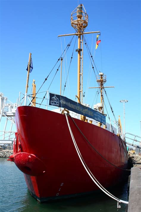 Oakland Daily Photo: lighthouse ship