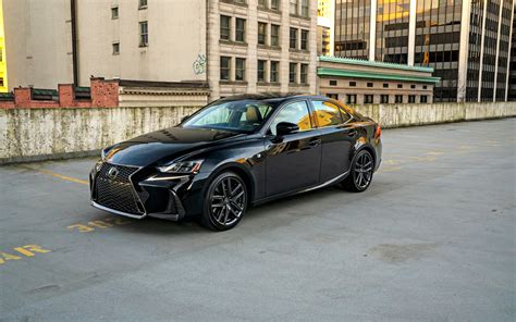 Le Journal Saint-François | Lexus IS 300 Black Line : pas seulement ...