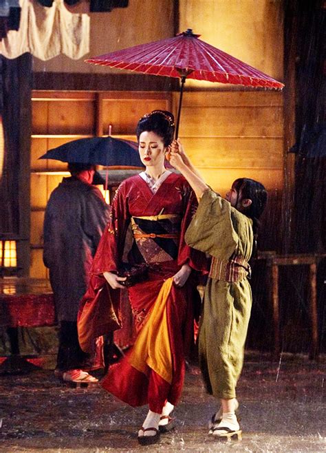 fuckyeahcostumedramas : Gong Li & Suzuka Ohgo in ‘Memoirs of a Geisha’...